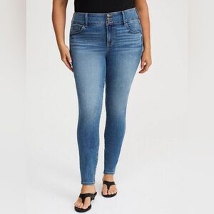 Torrid Classic Blue Skinny Jegging Jeans size 16S